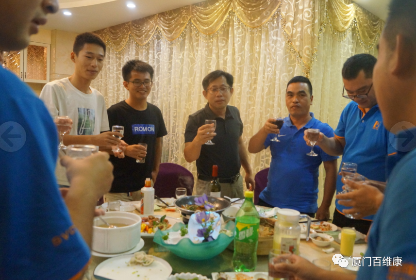 2020年中公司特色活動(dòng)：會(huì)餅博狀元、舉杯共聚首、歌唱好生活